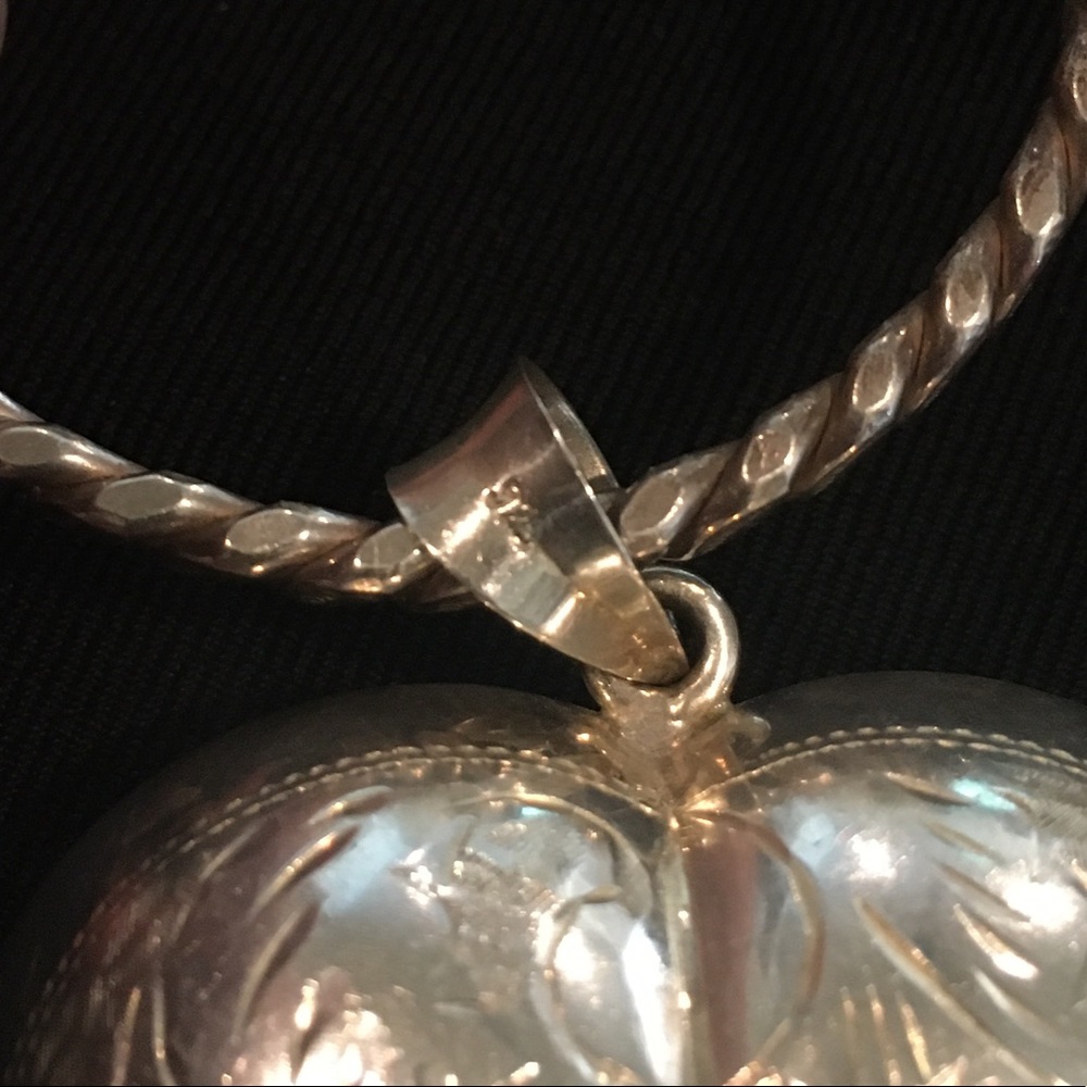SS Vintage Puffed Heart Pendant - Picture 2 of 4